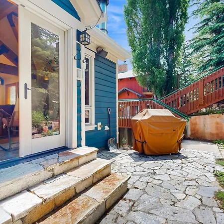 Quittin' Time On The Woodside Vila